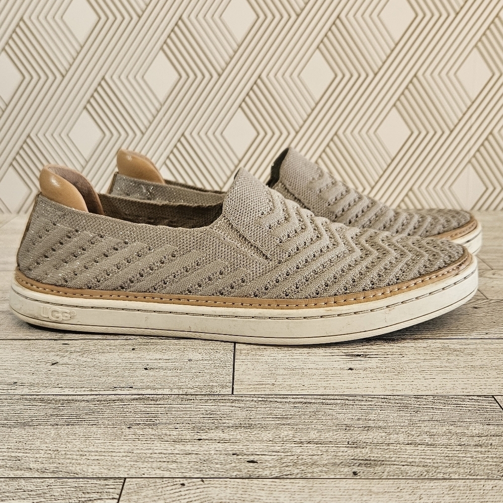 UGG Sammy Wavy Sneaker Slip-On Loafers Knit Upper Glittery Sparkle Size 6